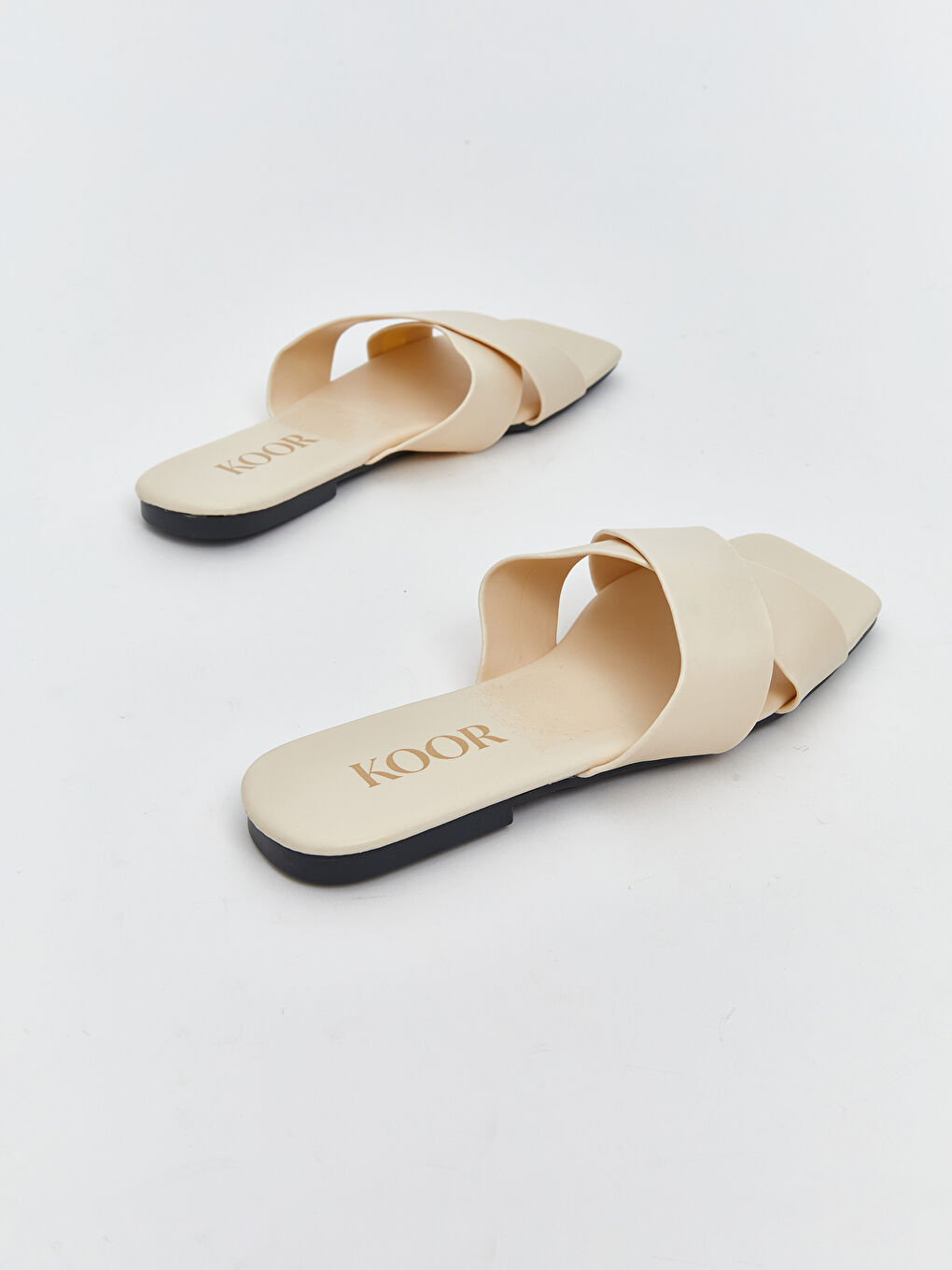 Bej Deri Görünümlü Çapraz Bantlı Kadın Terlik-4