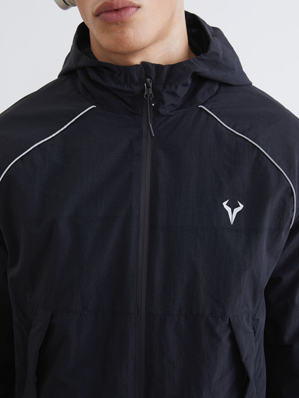 Siyah Rahat Kalıp Kapüşonlu Erkek Mont-2