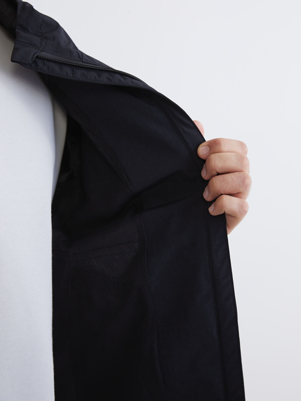 Siyah Rahat Kalıp Kapüşonlu Erkek Mont-3