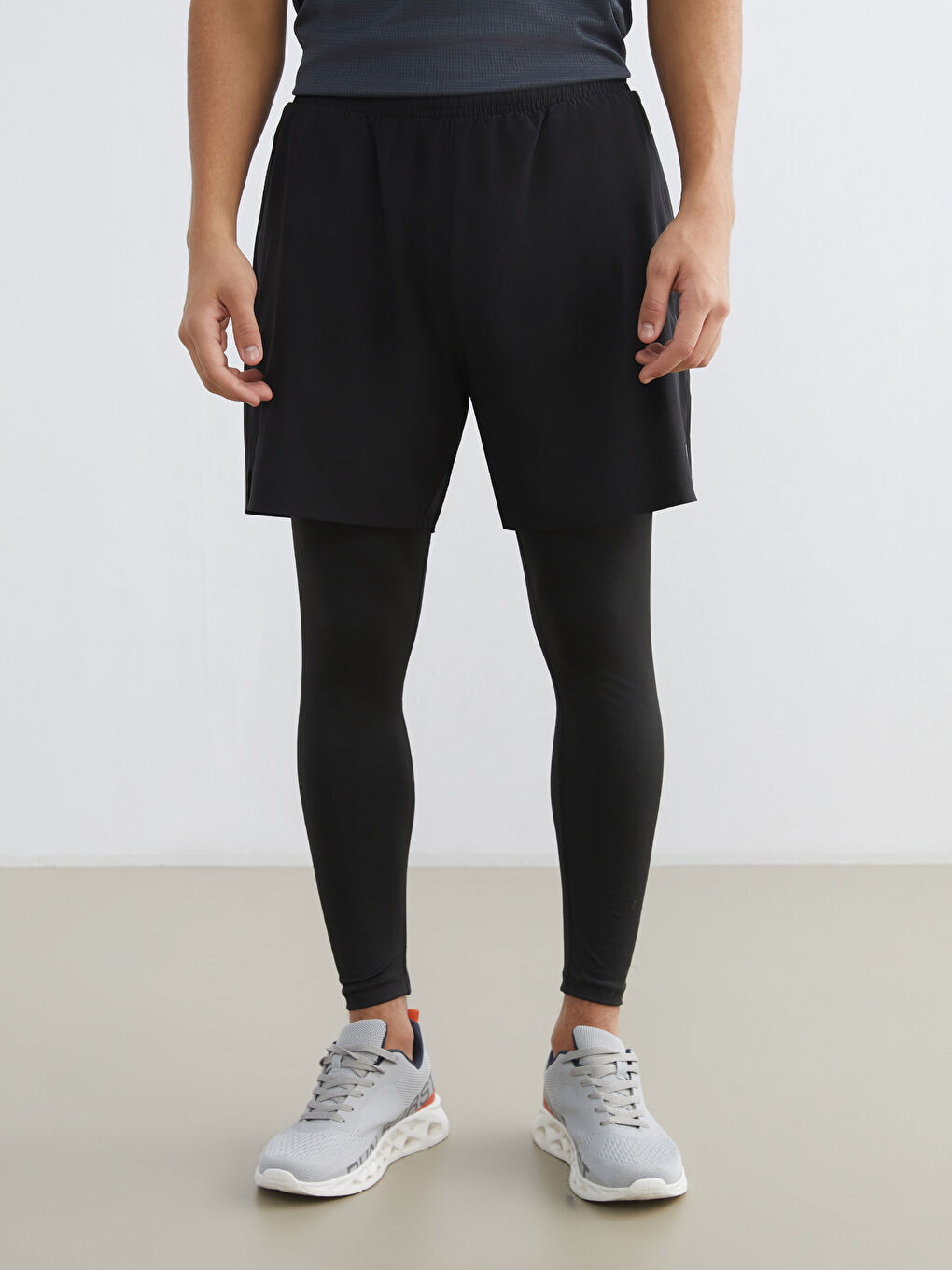 Siyah Standart Kalıp Erkek Taytlı Şort-1