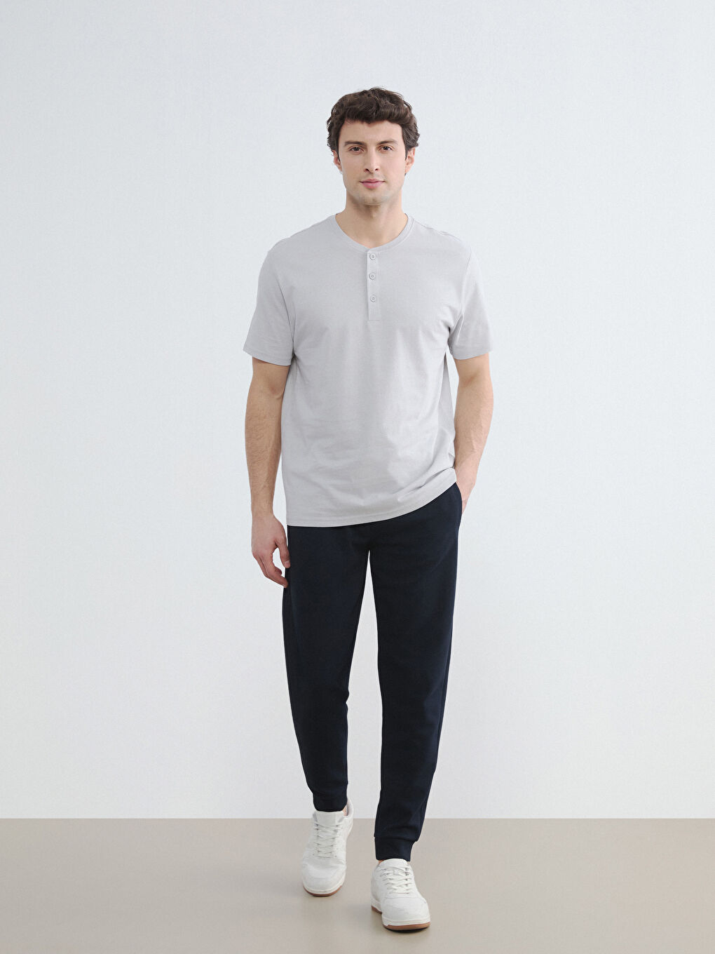 Мъжка пижама горна част с кръгло деколте и къс ръкав.-1