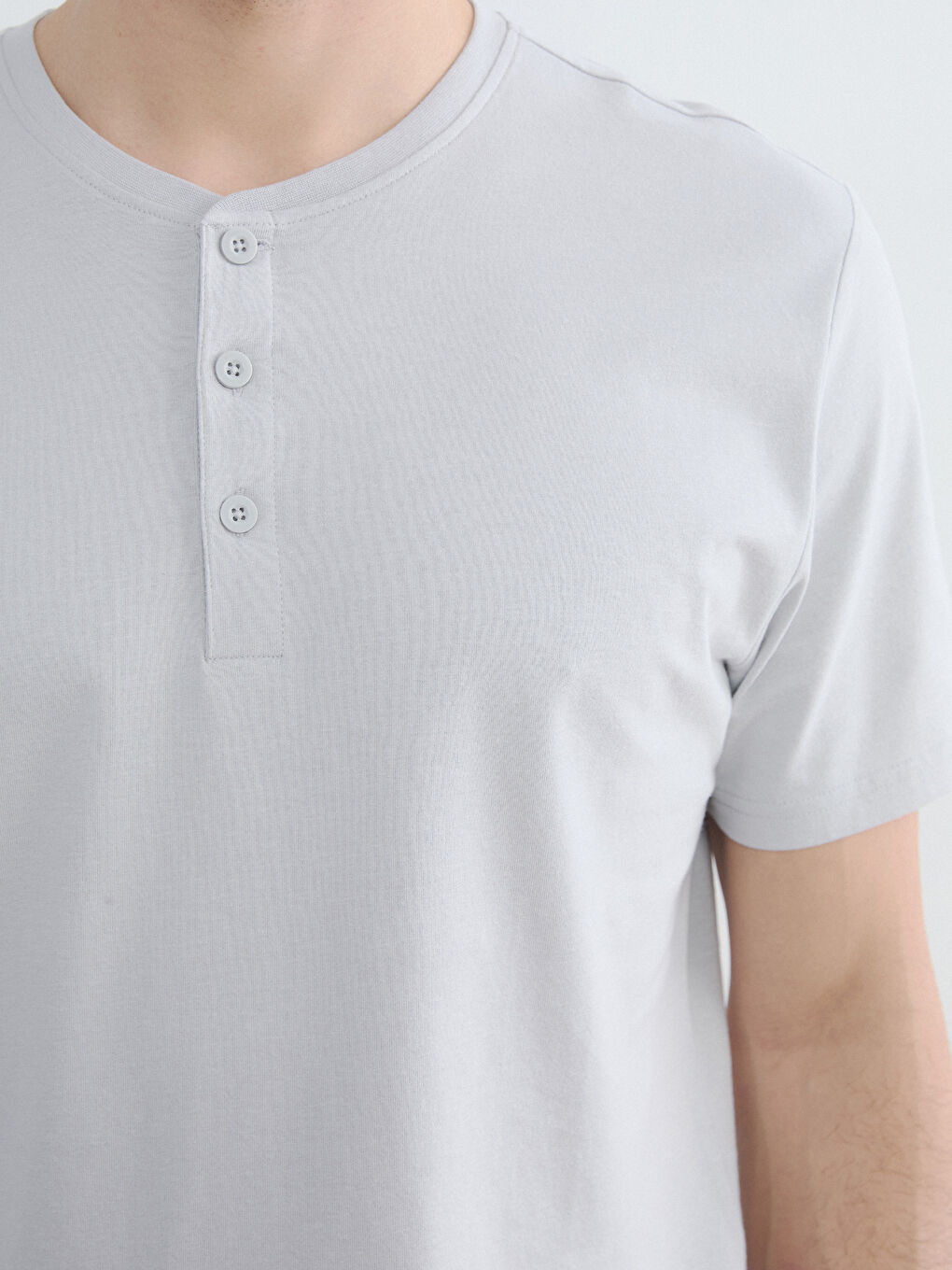 Мъжка пижама горна част с кръгло деколте и къс ръкав.-2