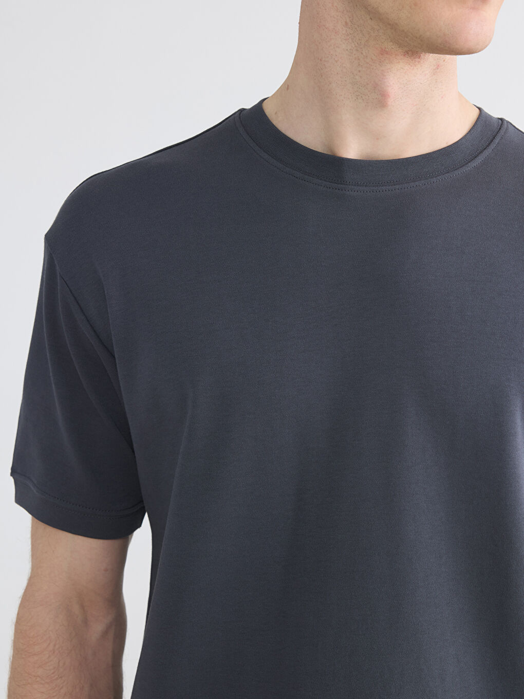 Gri Bisiklet Yaka Kısa Kollu Erkek Pijama Üst-2