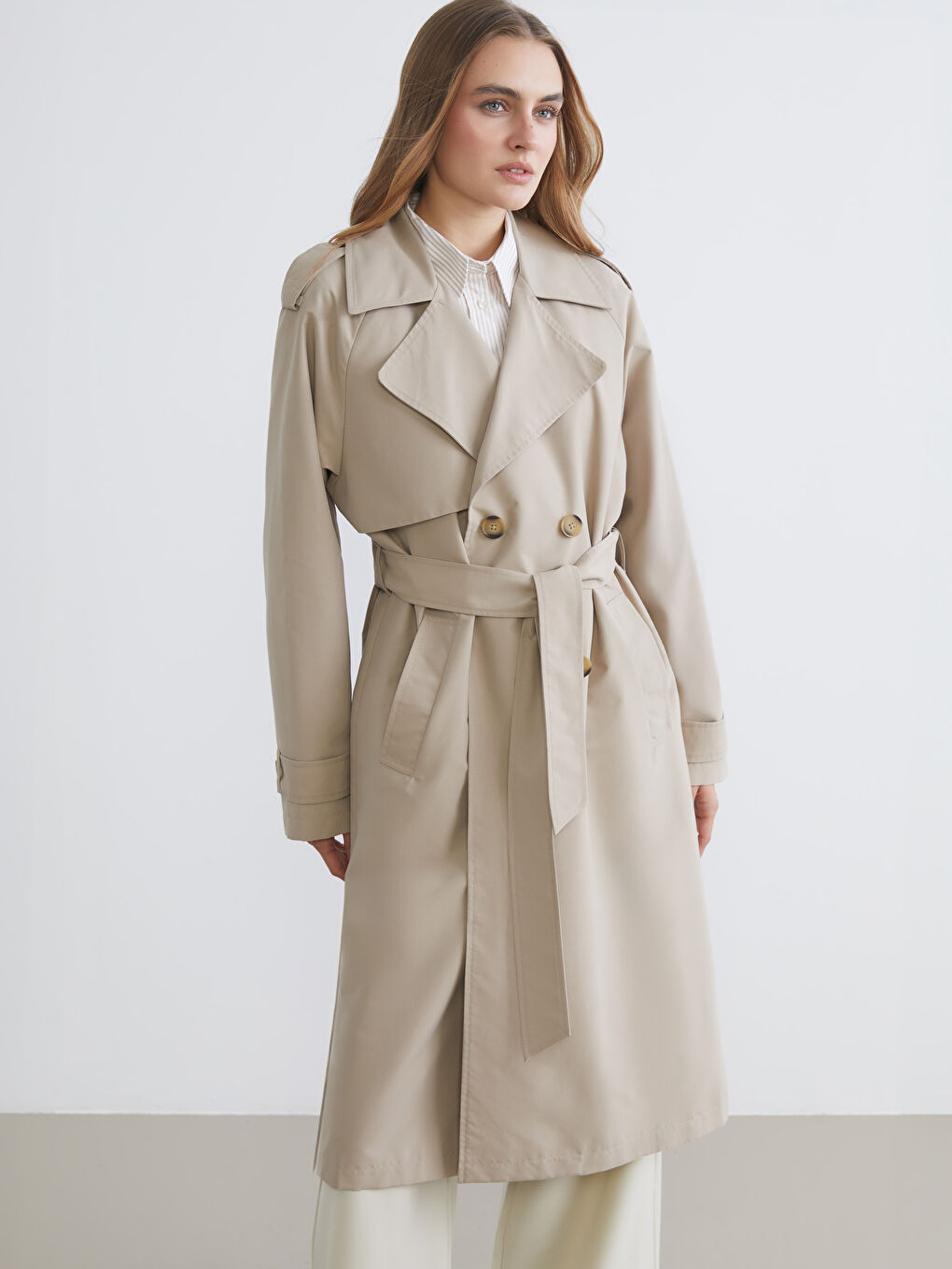 Bej Kruvaze Yaka Kadın Trençkot-1