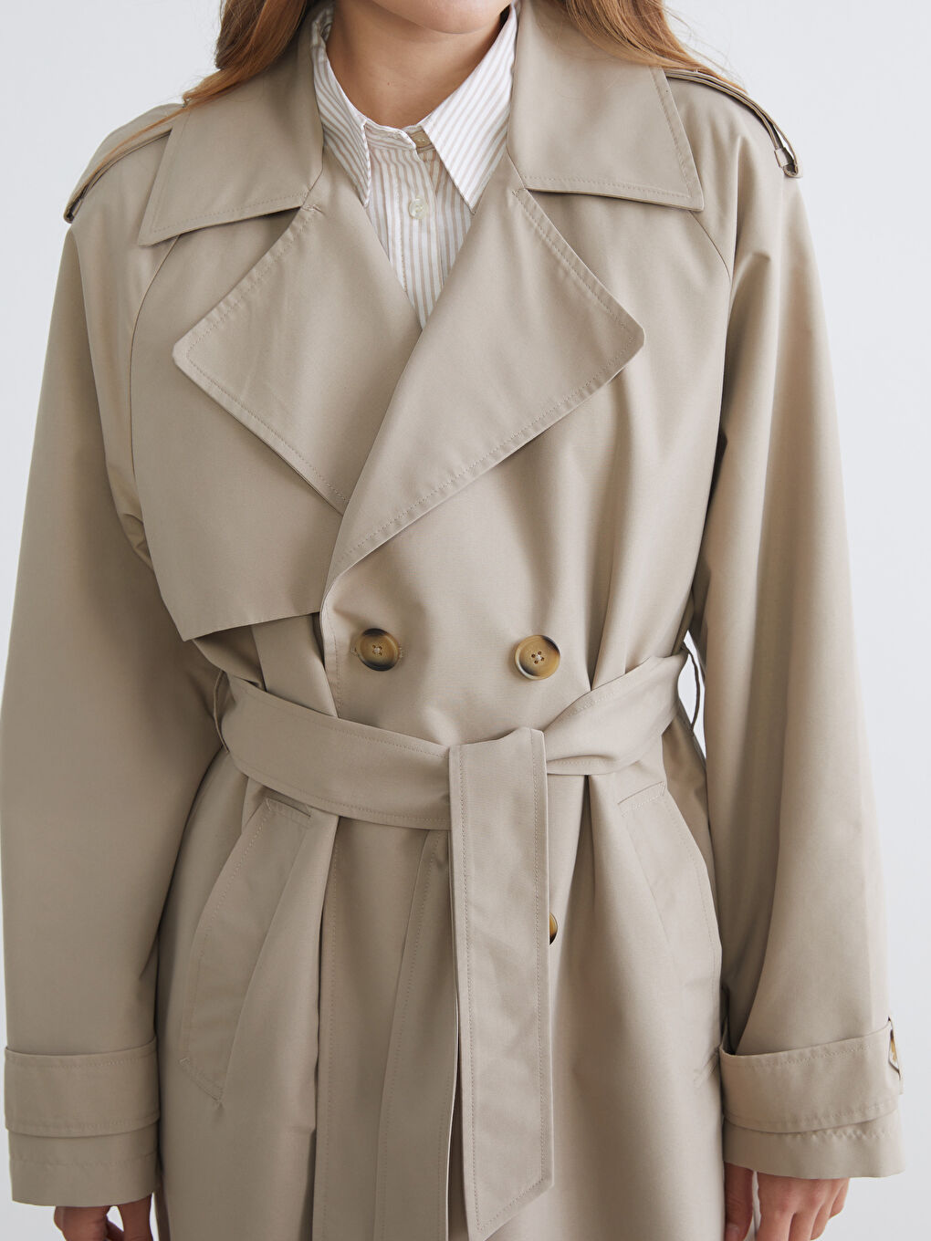 Bej Kruvaze Yaka Kadın Trençkot-2