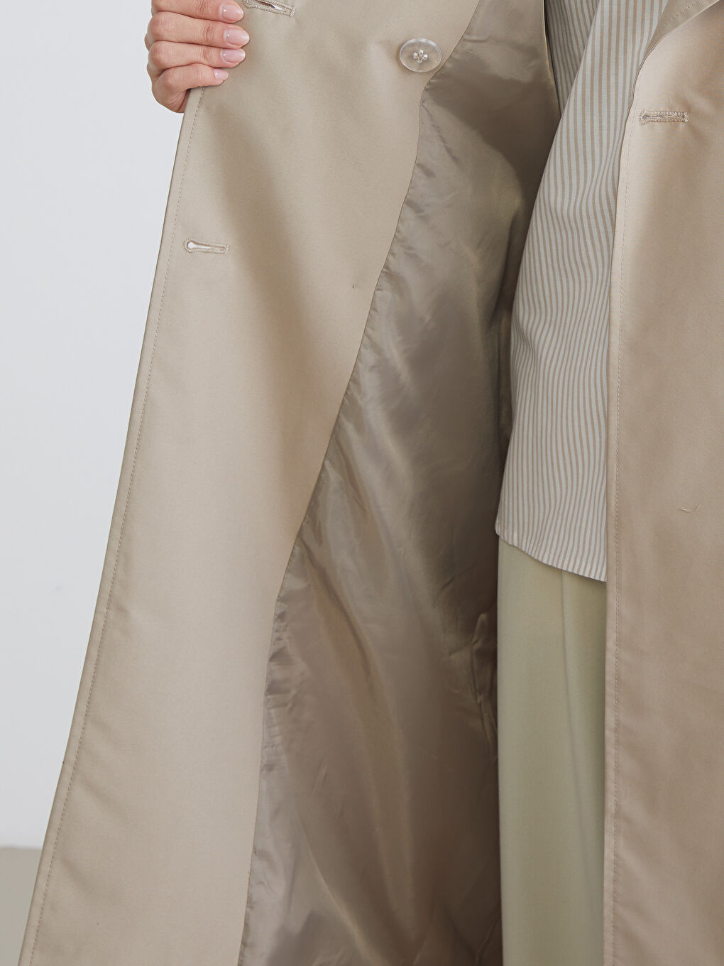 Bej Kruvaze Yaka Kadın Trençkot-3