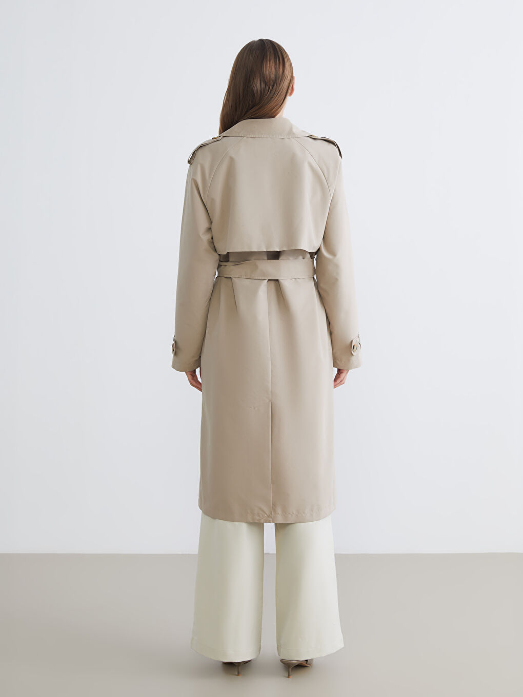 Bej Kruvaze Yaka Kadın Trençkot-4