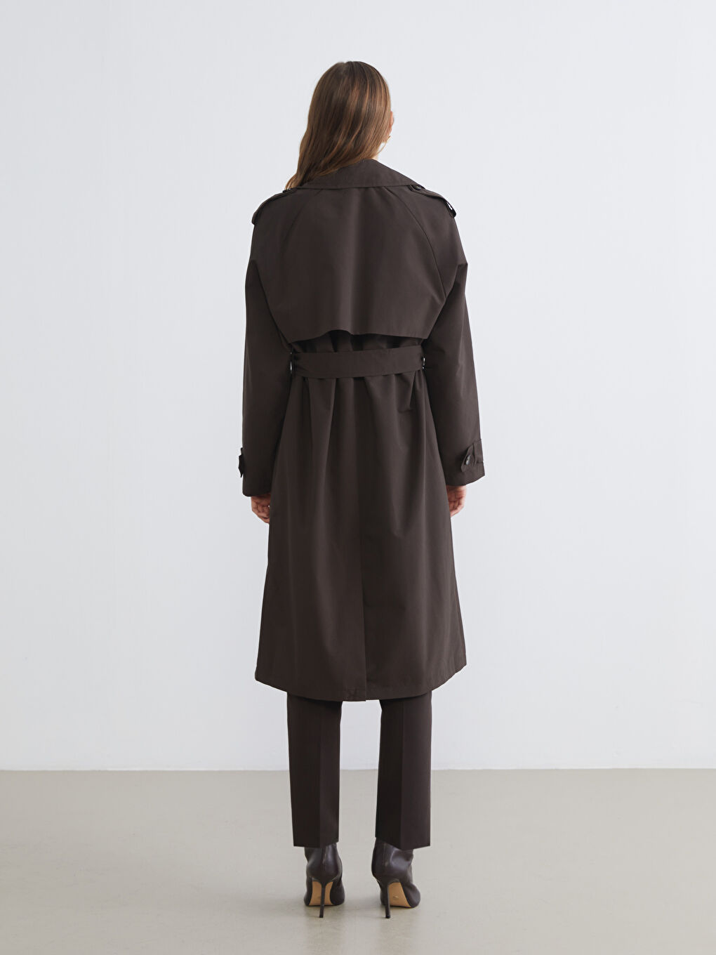 Kahverengi Kruvaze Yaka Kadın Trençkot-4