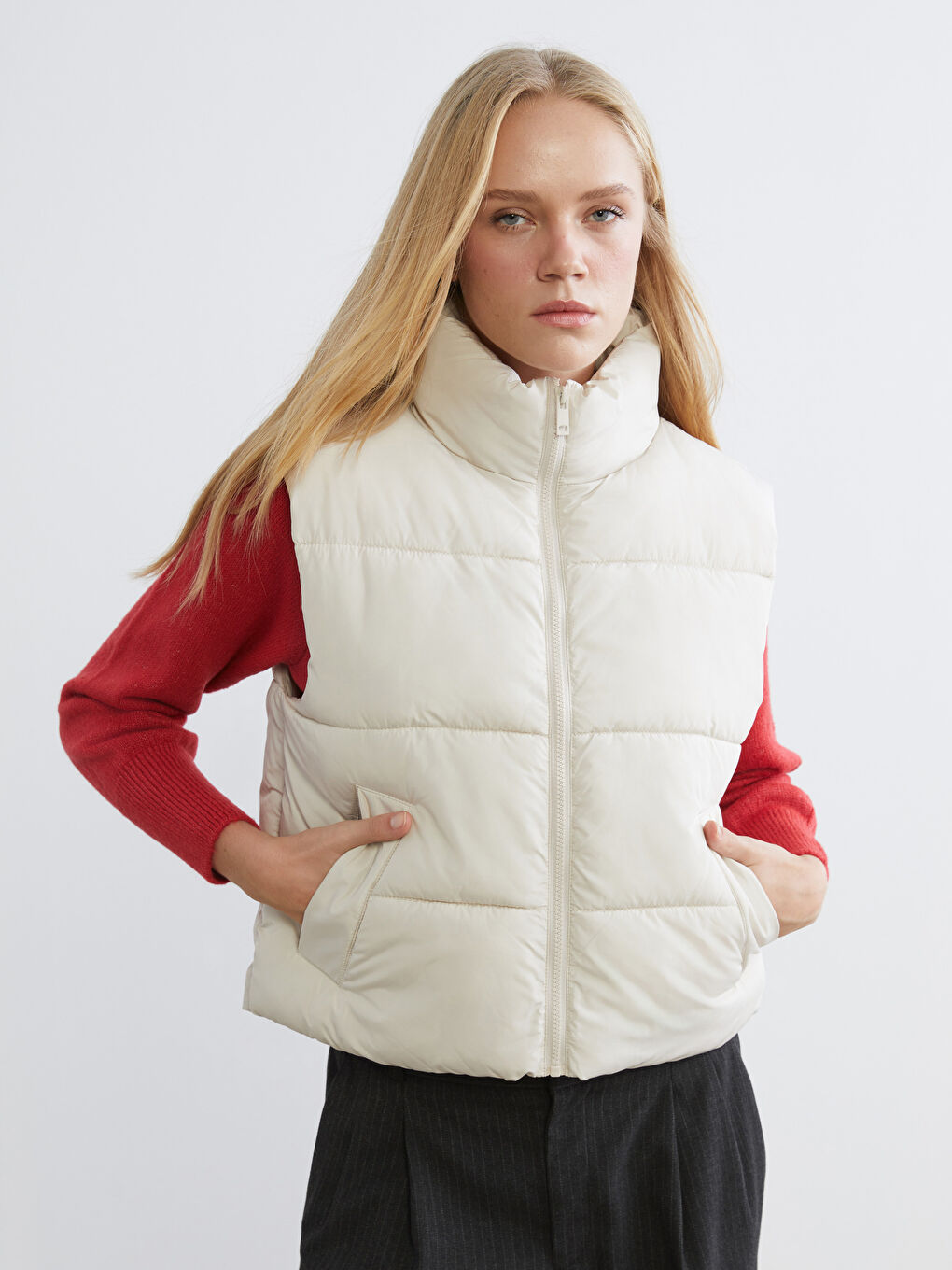 Puf Ženski Prsluk sa Levak Izrezom