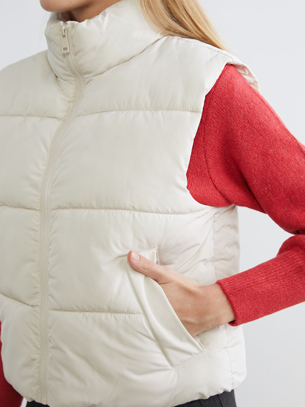 Puf Ženski Prsluk sa Levak Izrezom-2