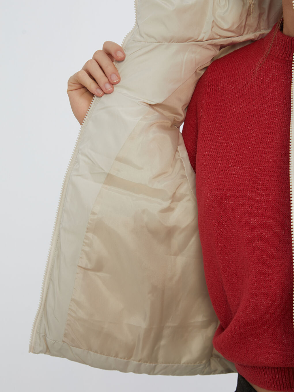 Puf Ženski Prsluk sa Levak Izrezom-3