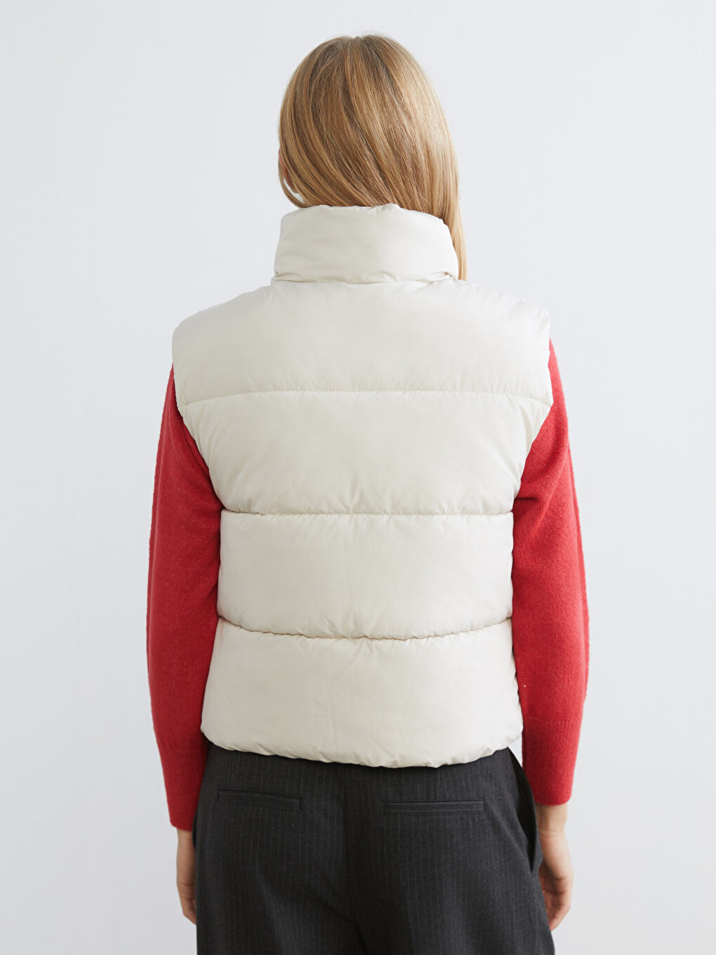 Puf Ženski Prsluk sa Levak Izrezom-4