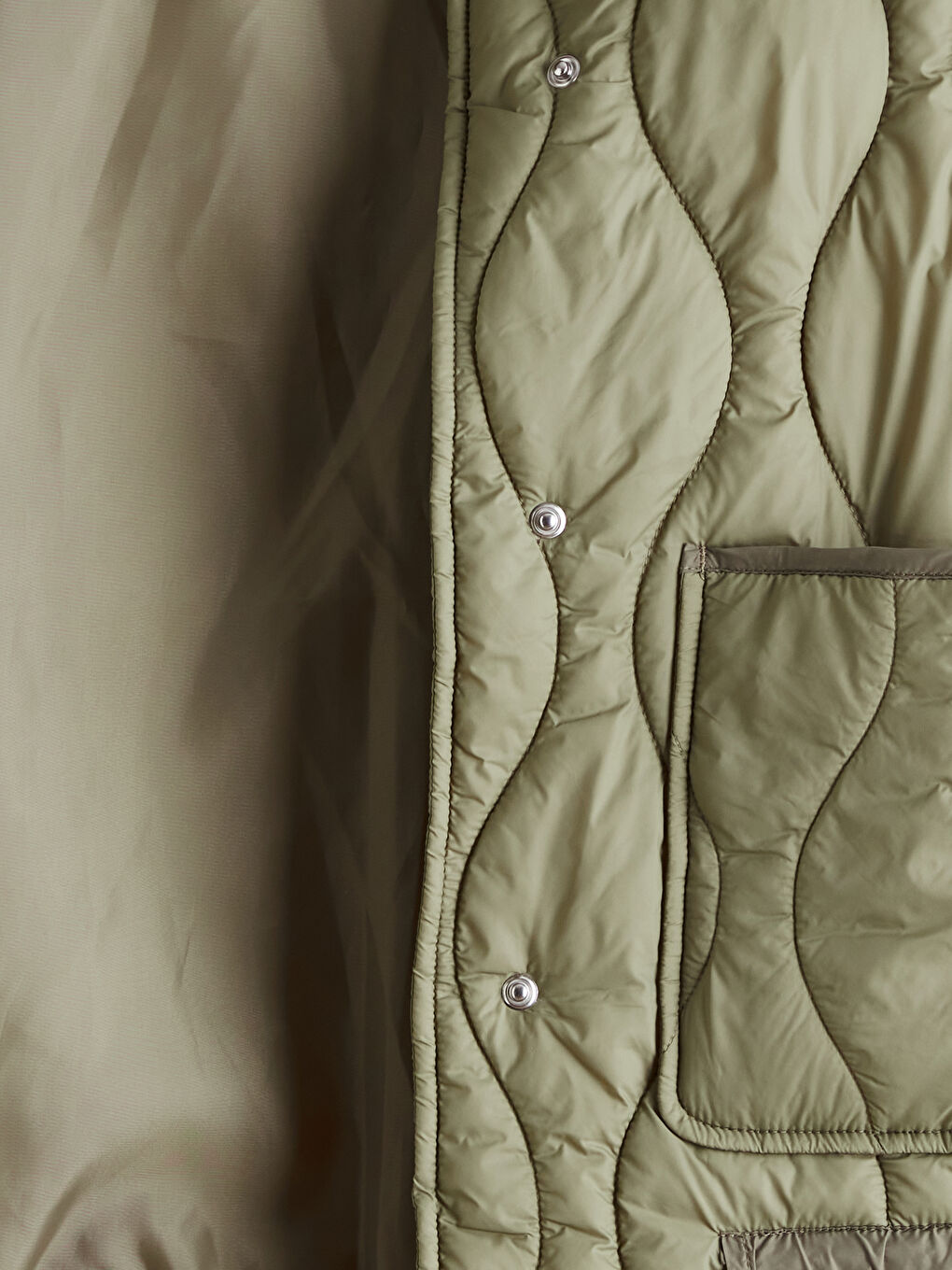 Haki Dik Yaka Kapitone Oversize Kadın Şişme Yelek-5