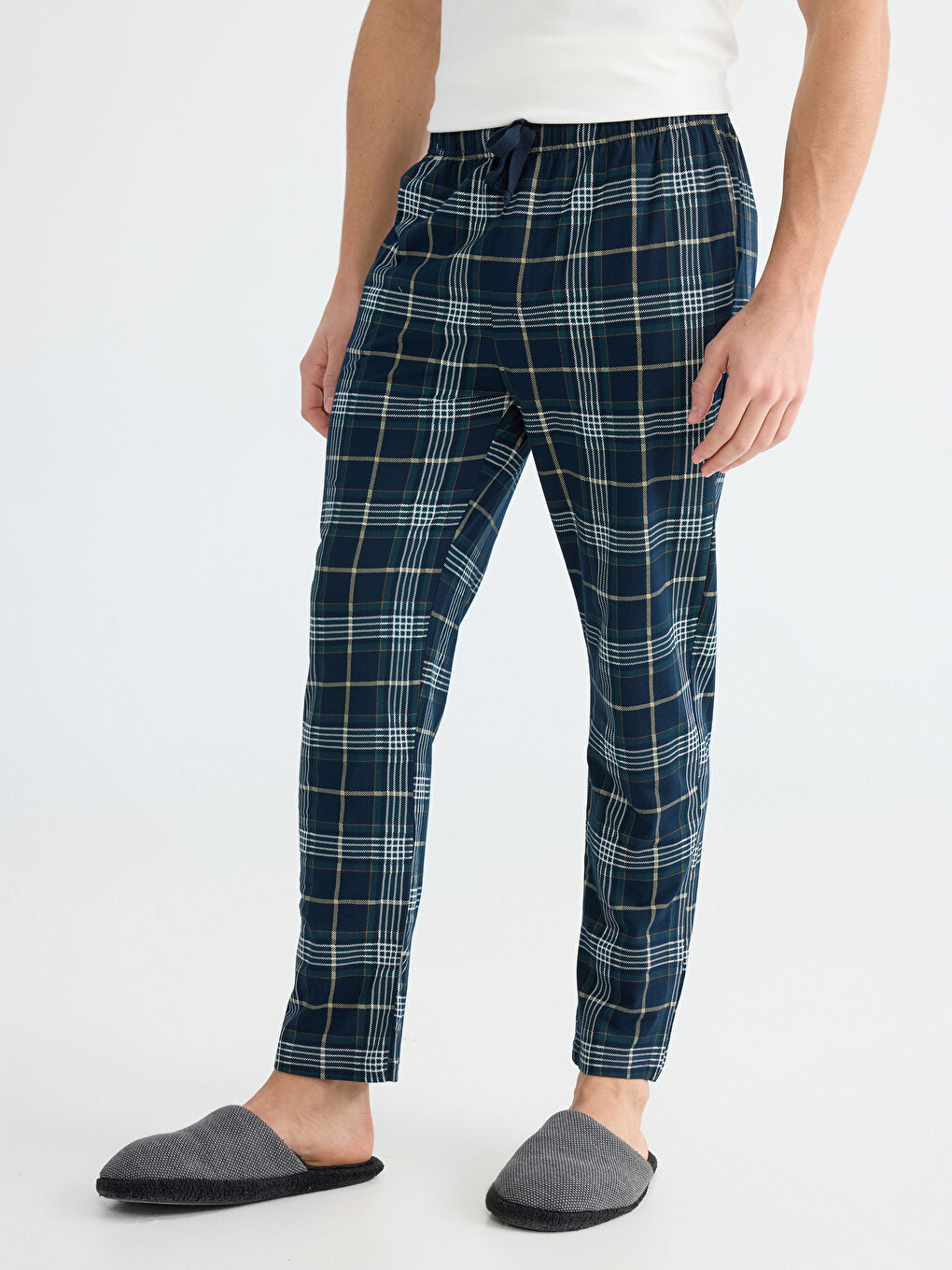 Classic Fit Plaid Men's Pajama Bottoms-1