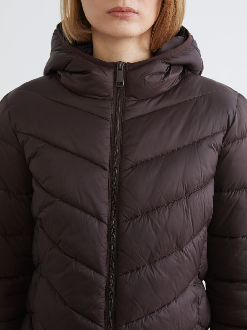 Kahverengi Kapüşonlu Kadın Şişme Mont-2