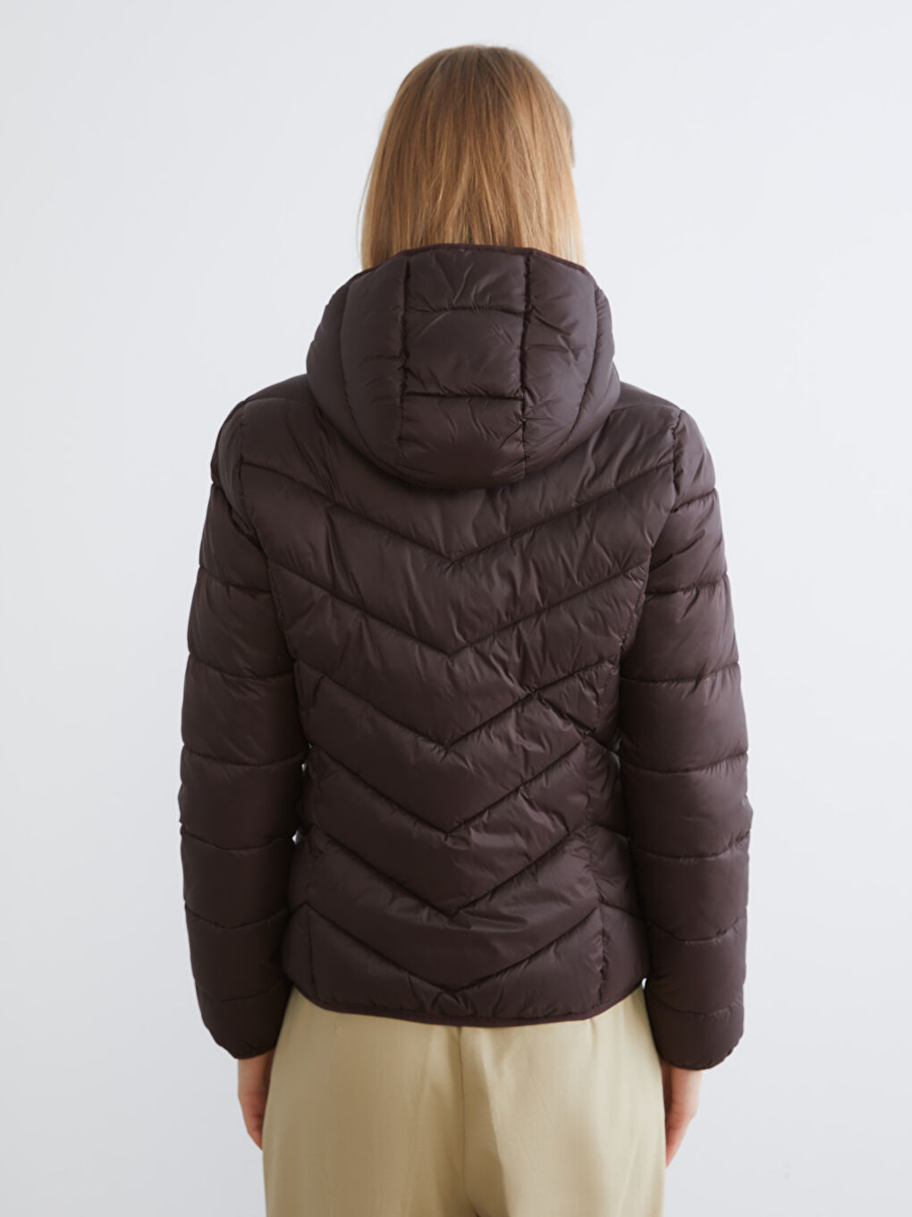 Kahverengi Kapüşonlu Kadın Şişme Mont-3