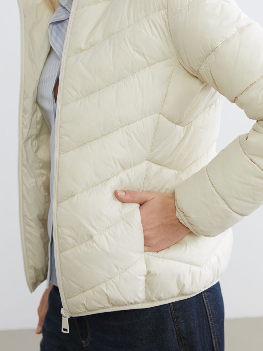 Ekru Kapüşonlu Kadın Şişme Mont-2