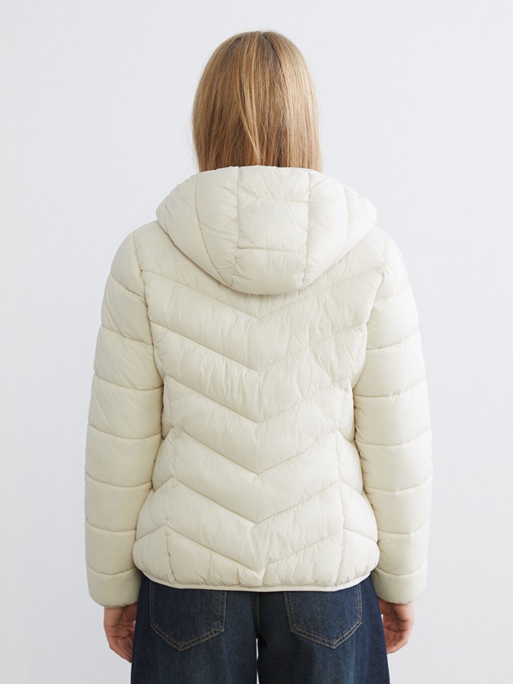 Ekru Kapüşonlu Kadın Şişme Mont-4