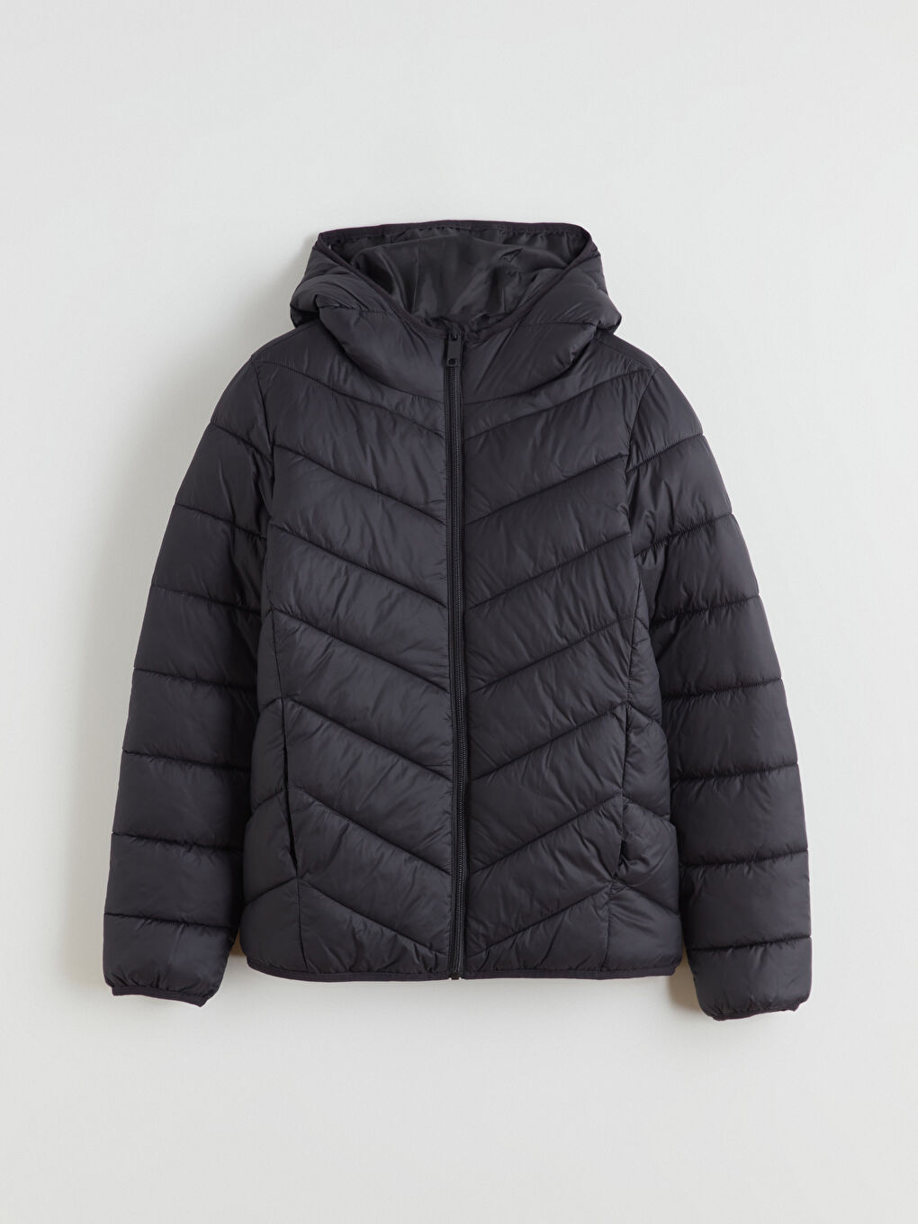 Siyah Kapüşonlu Kadın Şişme Mont-4