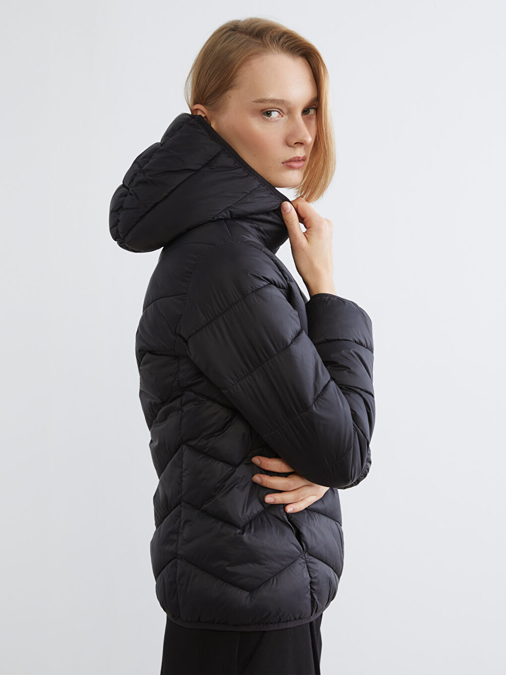 ქალი შავი დუტის ქურთუკი