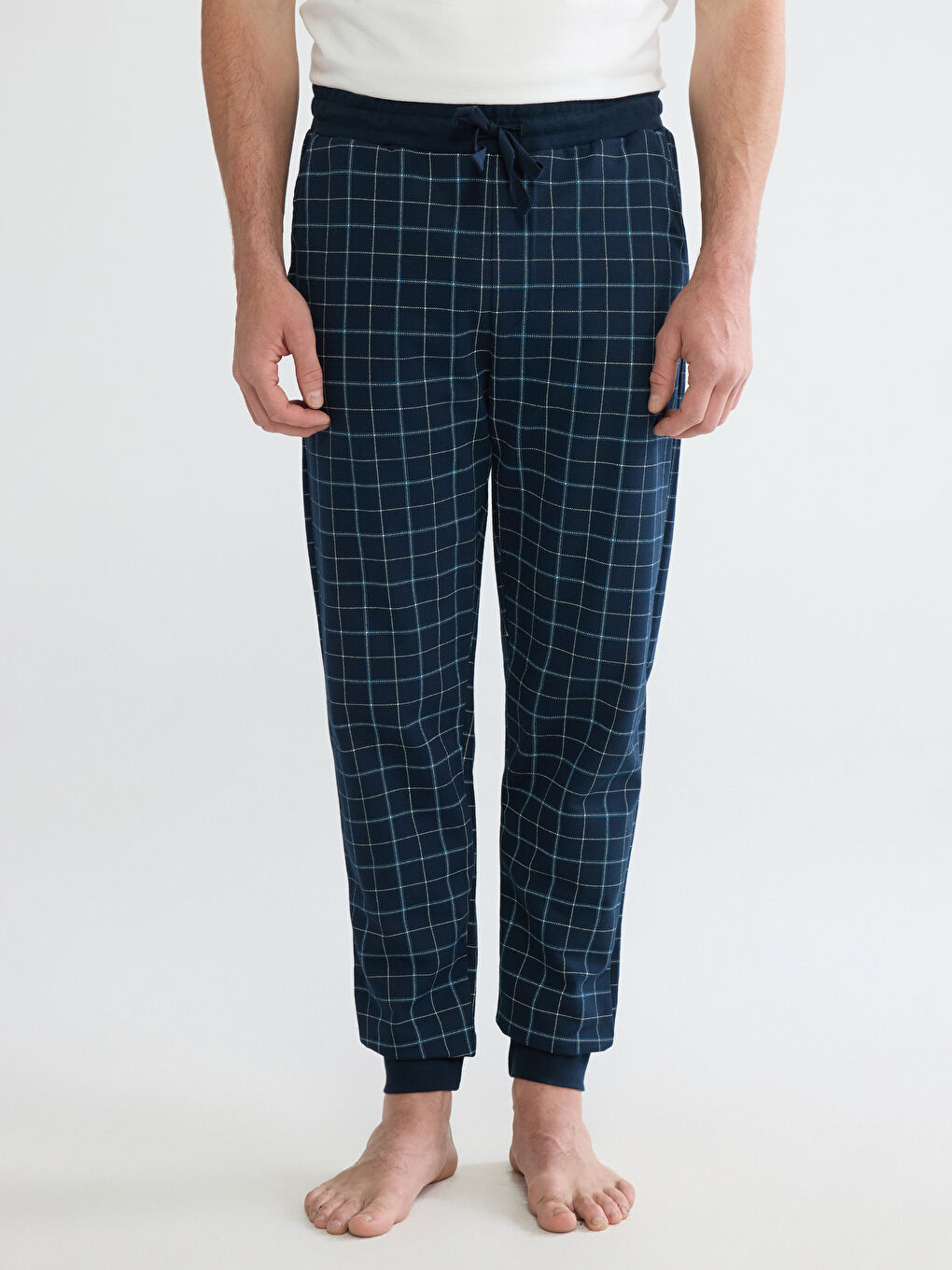 Classic Fit Plaid Men's Pajama Bottoms-1