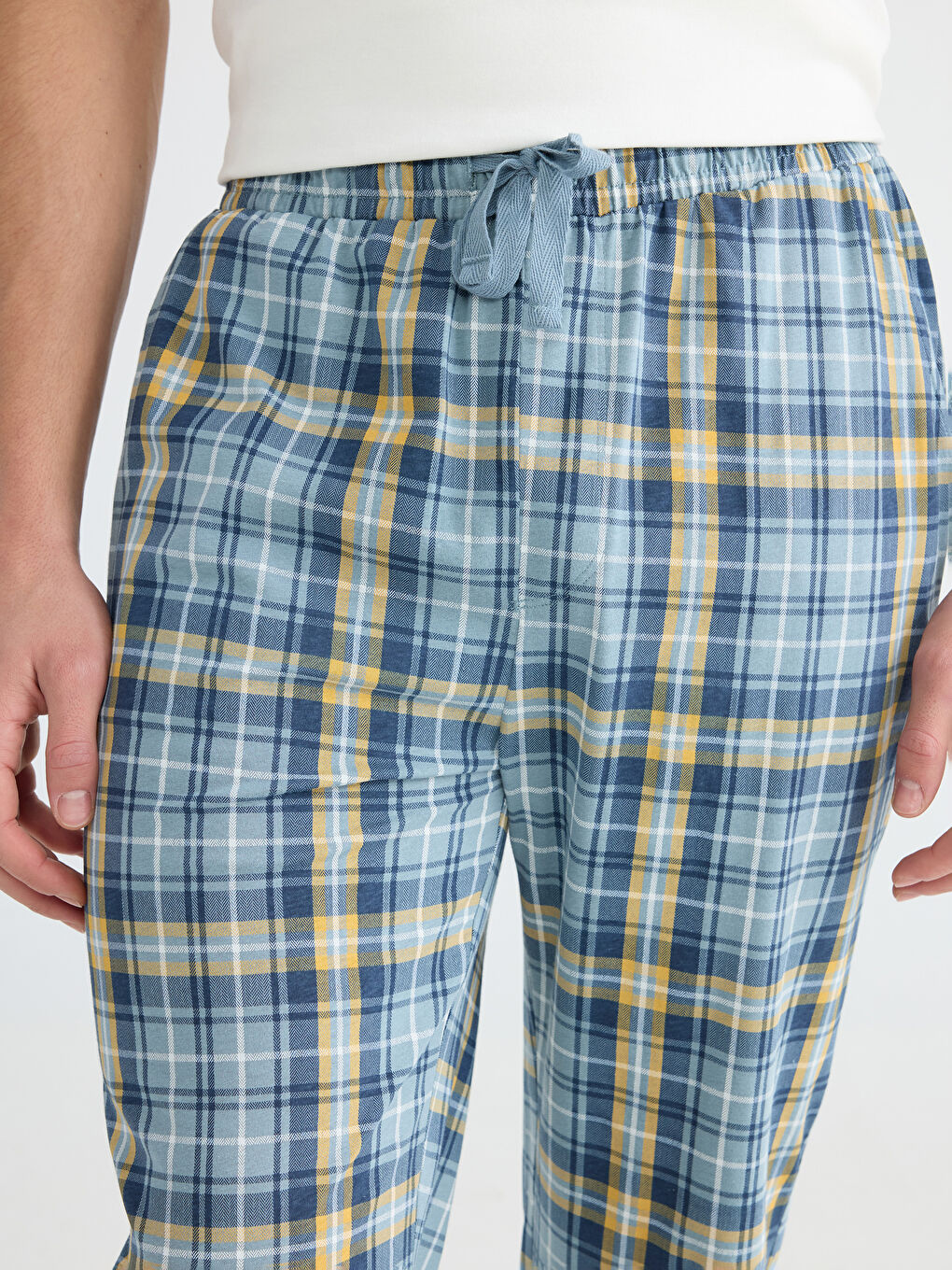 Classic Fit Plaid Men's Pajama Bottoms-2