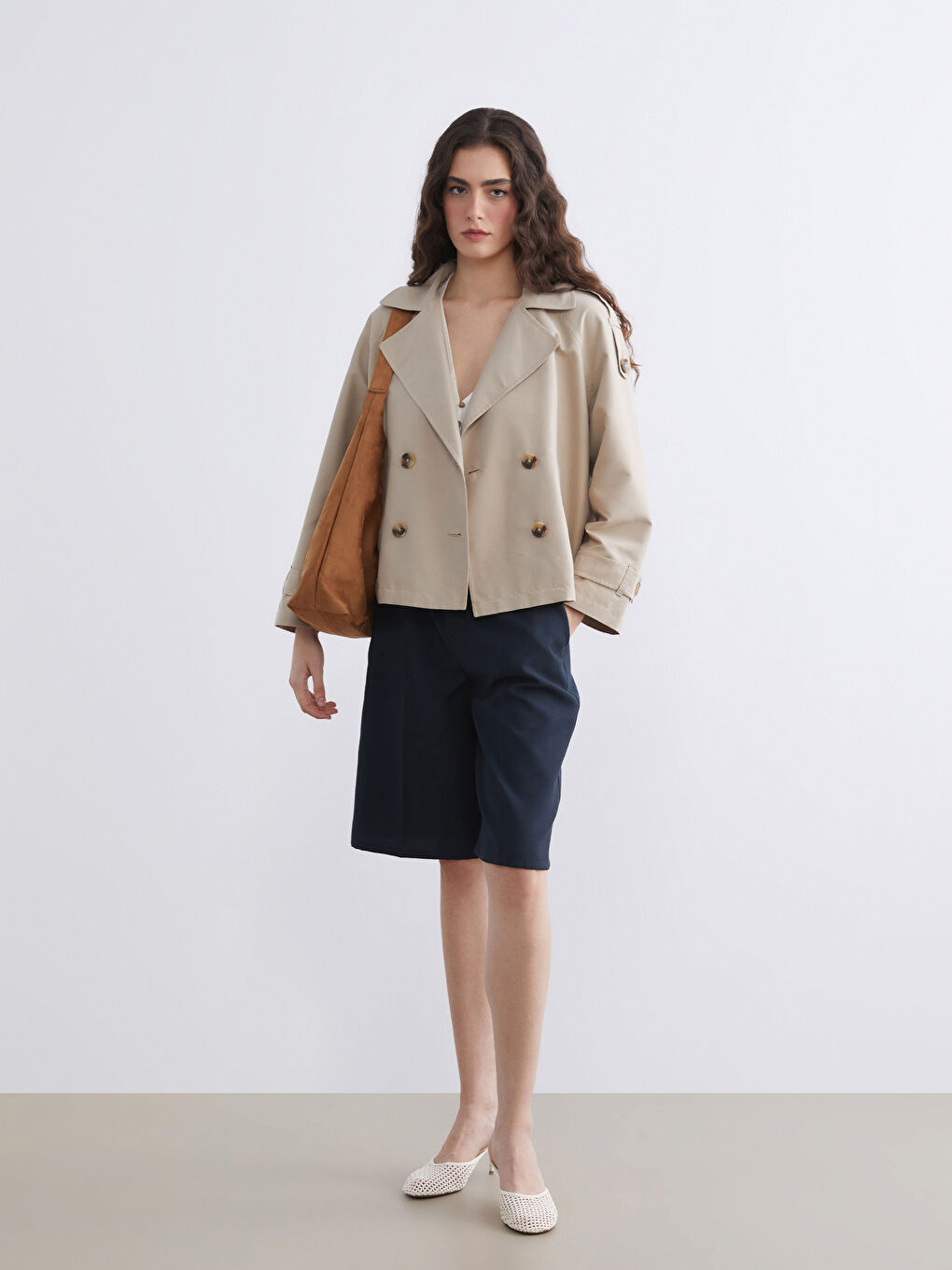 Bej Kruvaze Yaka Oversize Kadın Trençkot-1