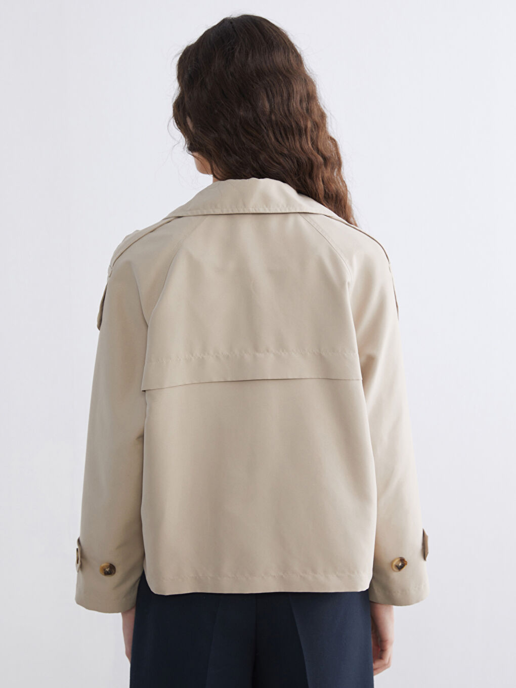 Bej Kruvaze Yaka Oversize Kadın Trençkot-4