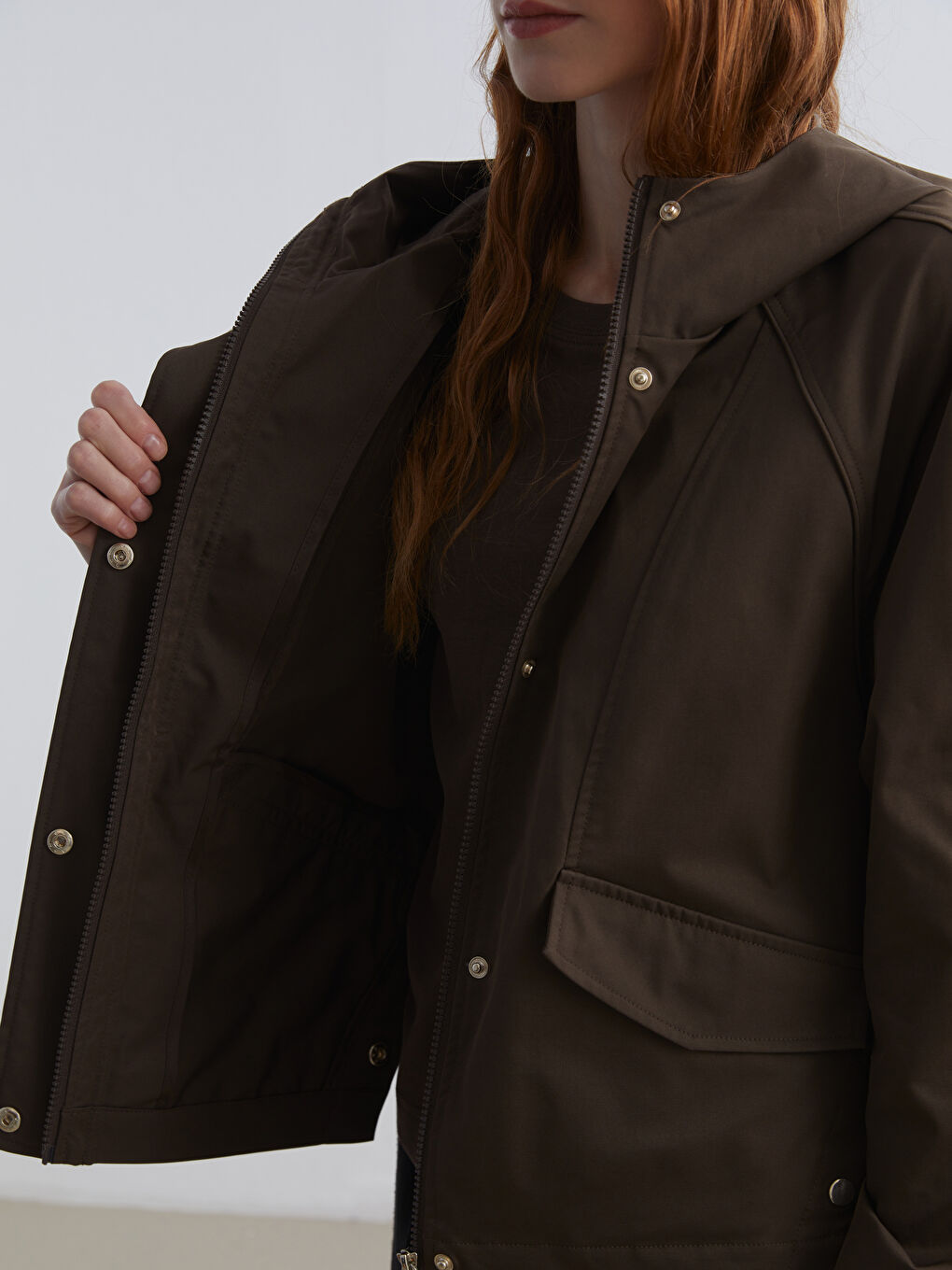 Kahverengi Kapüşonlu Oversize Kadın Yağmurluk-2