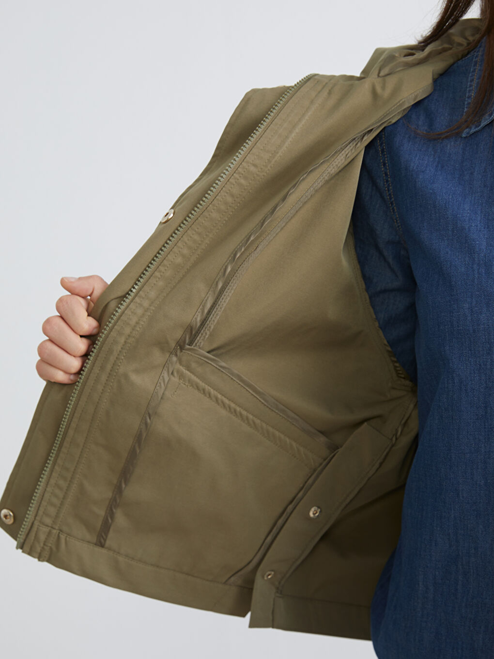 Haki Kapüşonlu Oversize Kadın Yağmurluk-3