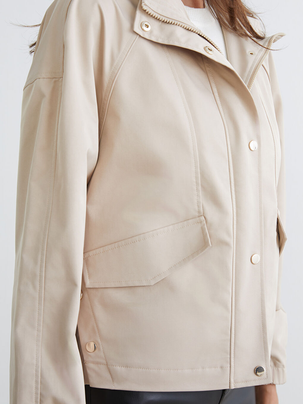 Bej Kapüşonlu Oversize Kadın Yağmurluk-2