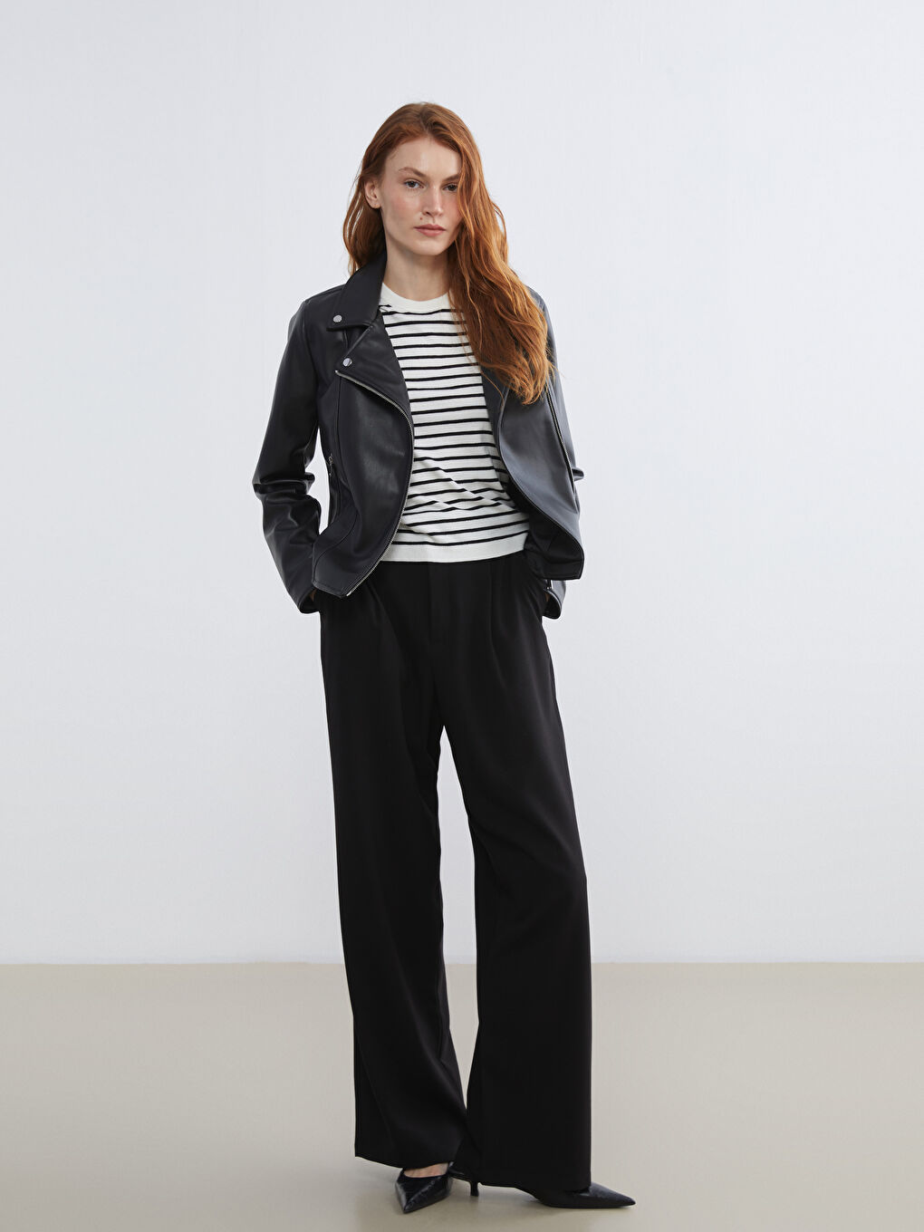 Siyah Biker Yaka Kadın Deri Görünümlü Ceket-1