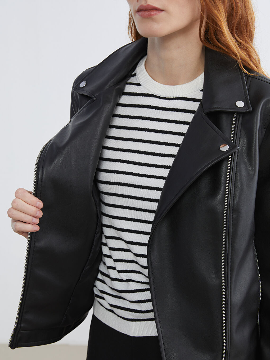 Siyah Biker Yaka Kadın Deri Görünümlü Ceket-3