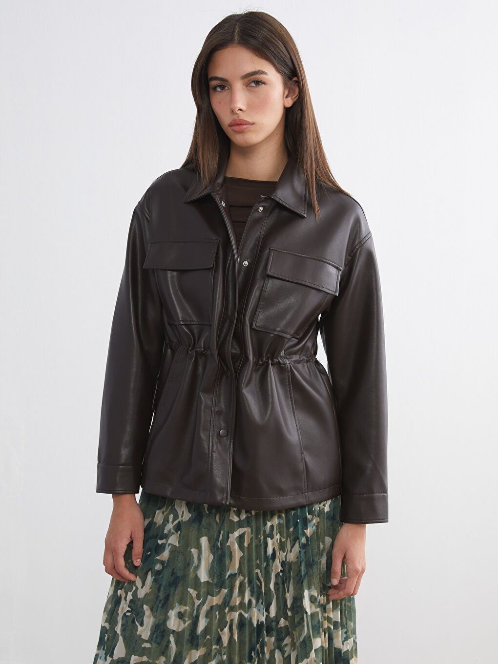 Kahverengi Gömlek Yaka Kadın Deri Görünümlü Ceket