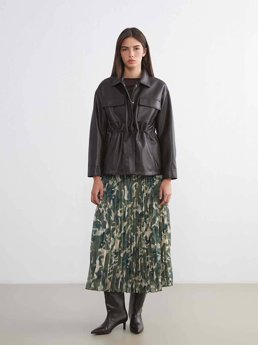 Kahverengi Gömlek Yaka Kadın Deri Görünümlü Ceket-1