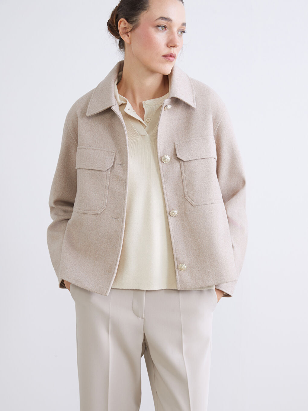 Bej Gömlek Yaka Kadın Kaşe Ceket	