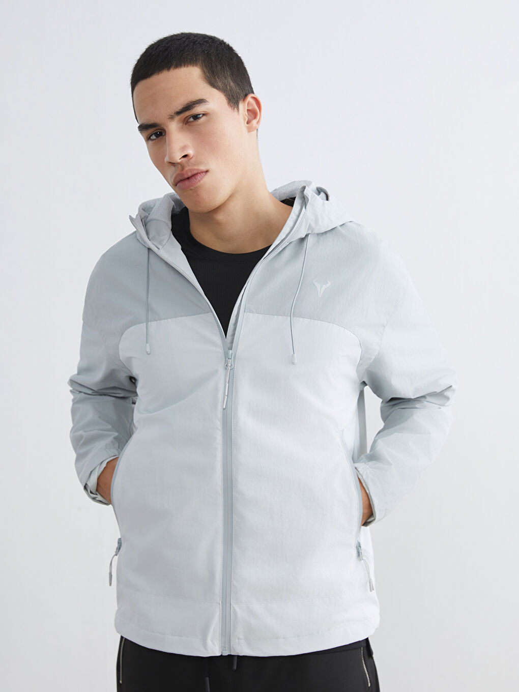 Gri Rahat Kalıp Kapüşonlu Erkek Mont