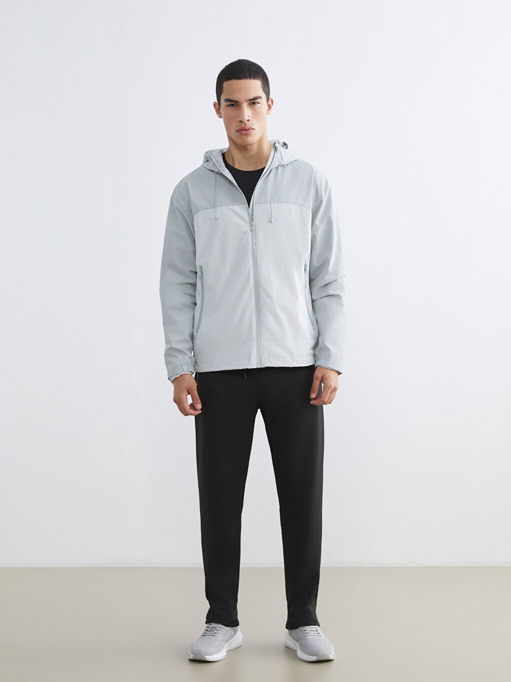 Gri Rahat Kalıp Kapüşonlu Erkek Mont-1