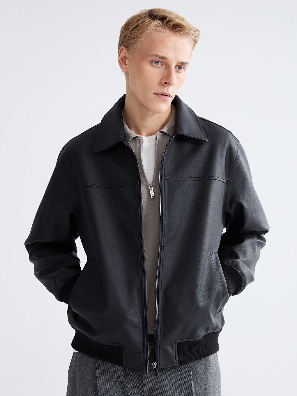 Siyah Standart Kalıp Gömlek Yaka Erkek Deri Görünümlü Mont