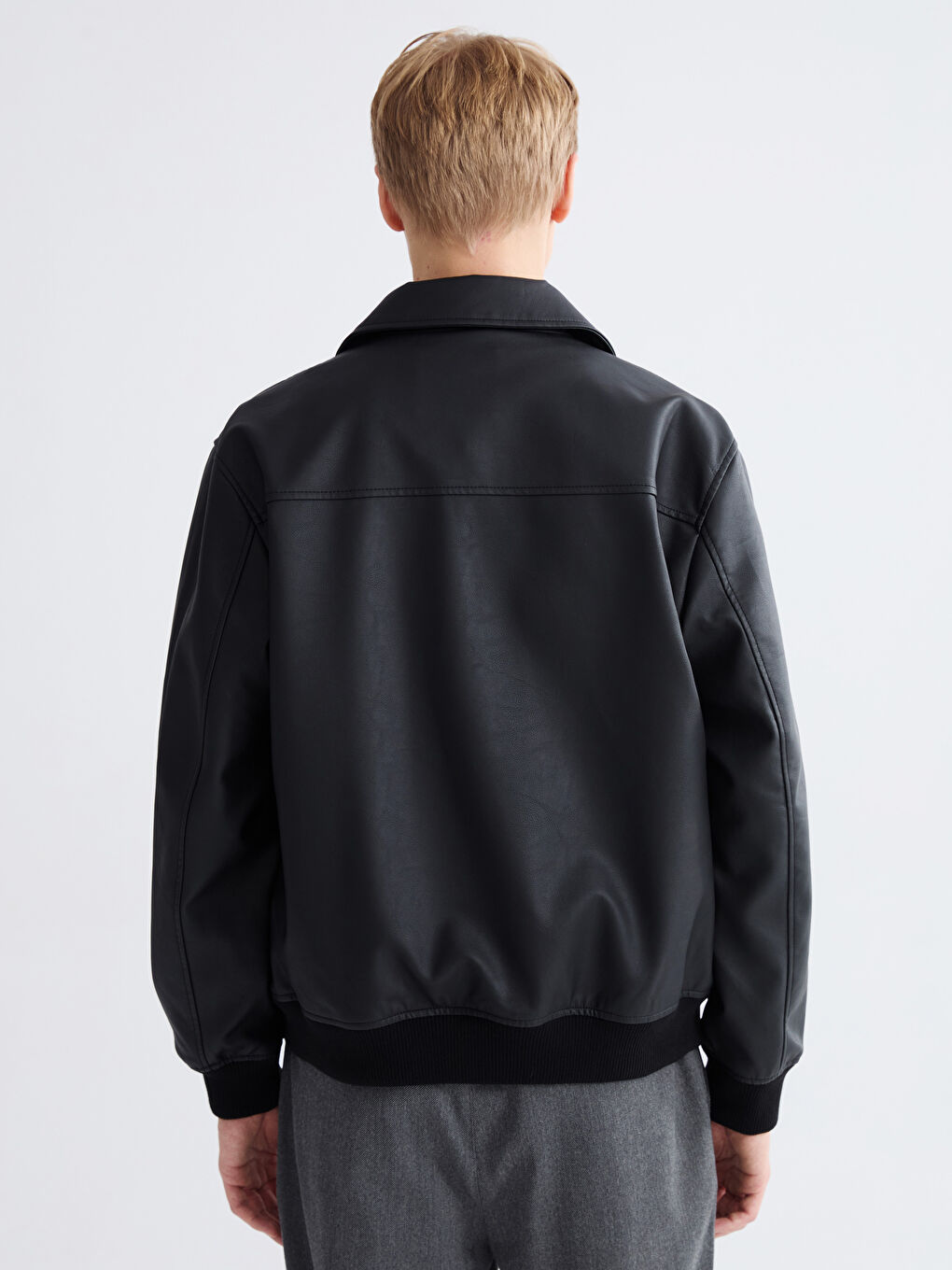 Siyah Standart Kalıp Gömlek Yaka Erkek Deri Görünümlü Mont-4