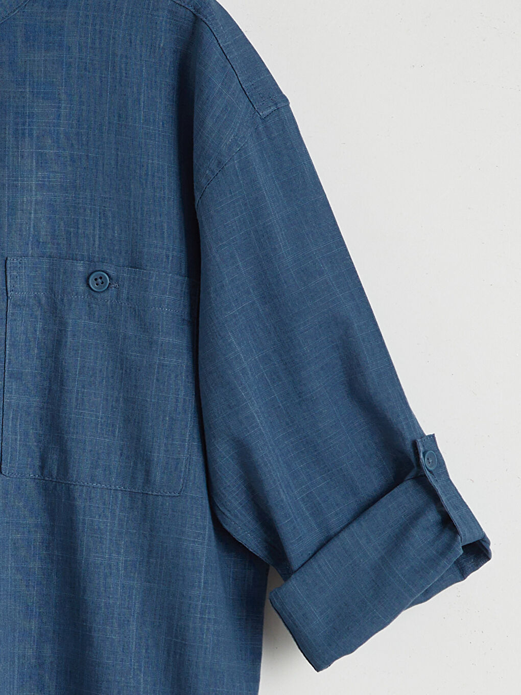 Boys' mandarin collar shirt with a linen look.-3