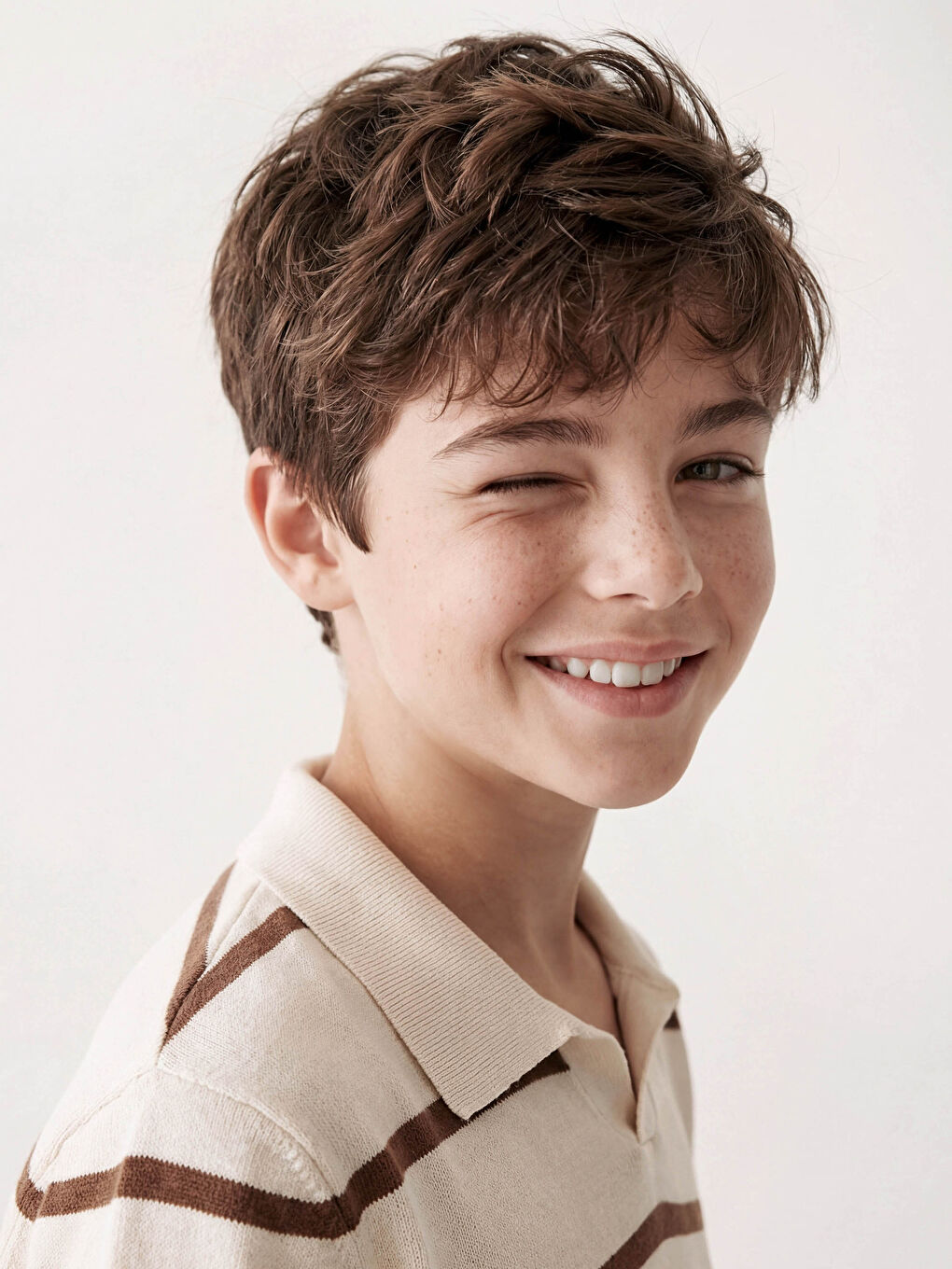 قۆڵتەکی پۆلۆ خەتخەت کوڕ تریکۆ چاکەت