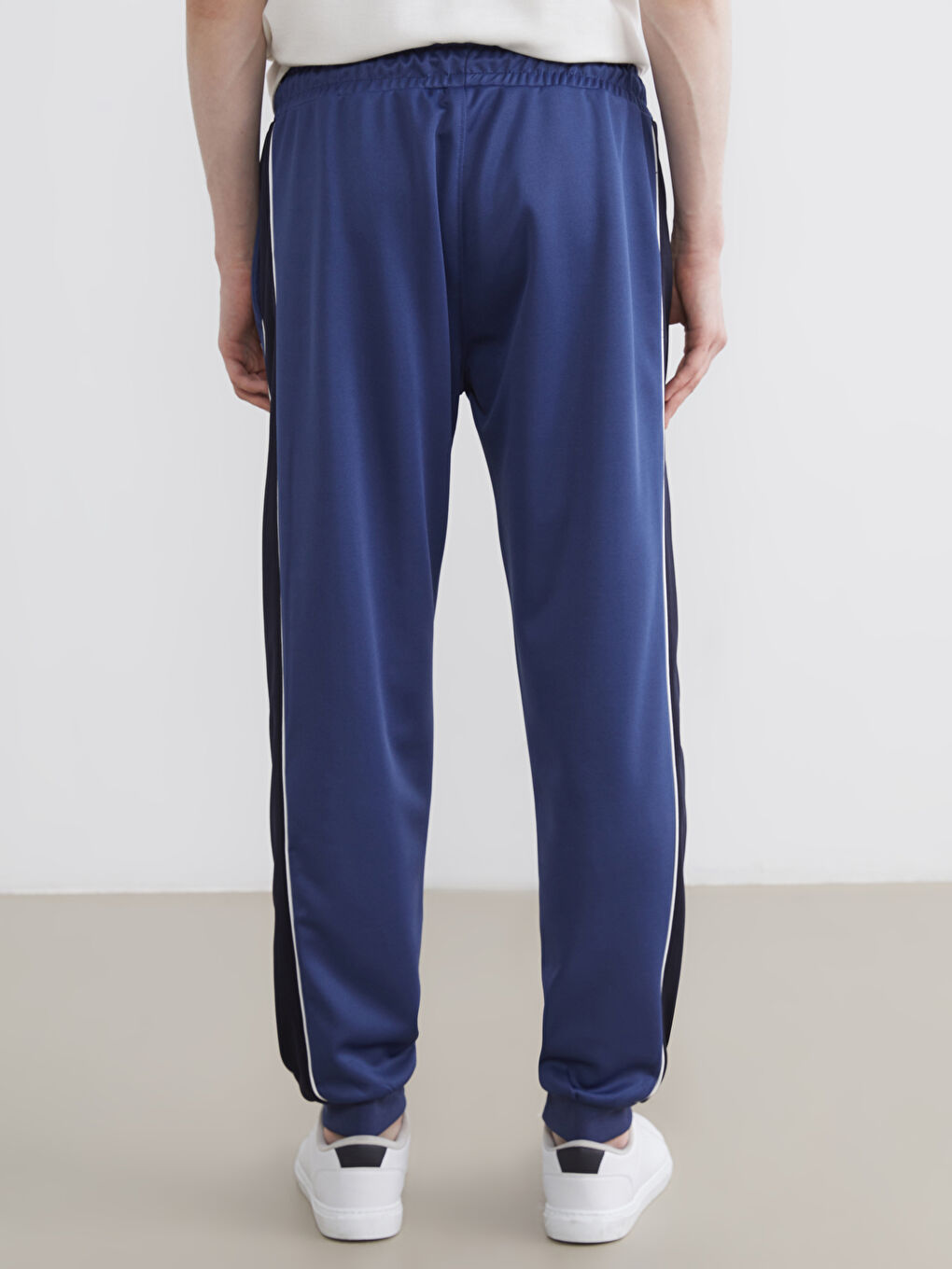 تەرەکسوتی غارغارێن نیلی پیاو-3