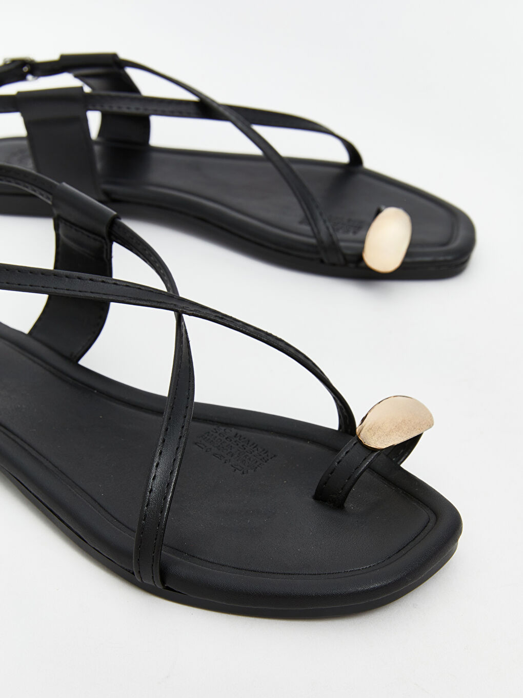 Siyah Deri Görünümlü Kadın Sandalet-2