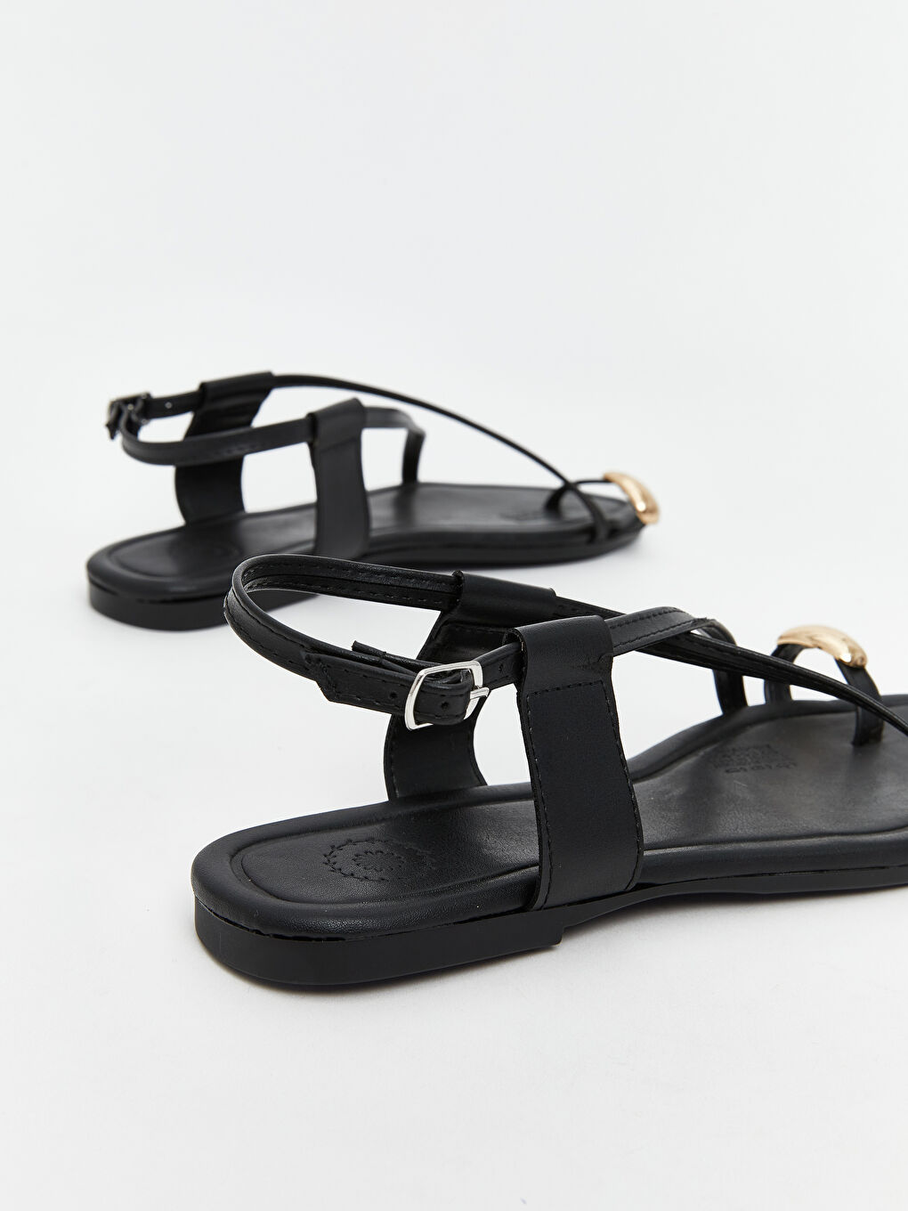 Siyah Deri Görünümlü Kadın Sandalet-4