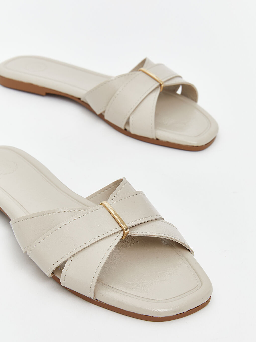 Ekru Deri Görünümlü Kadın Terlik-2