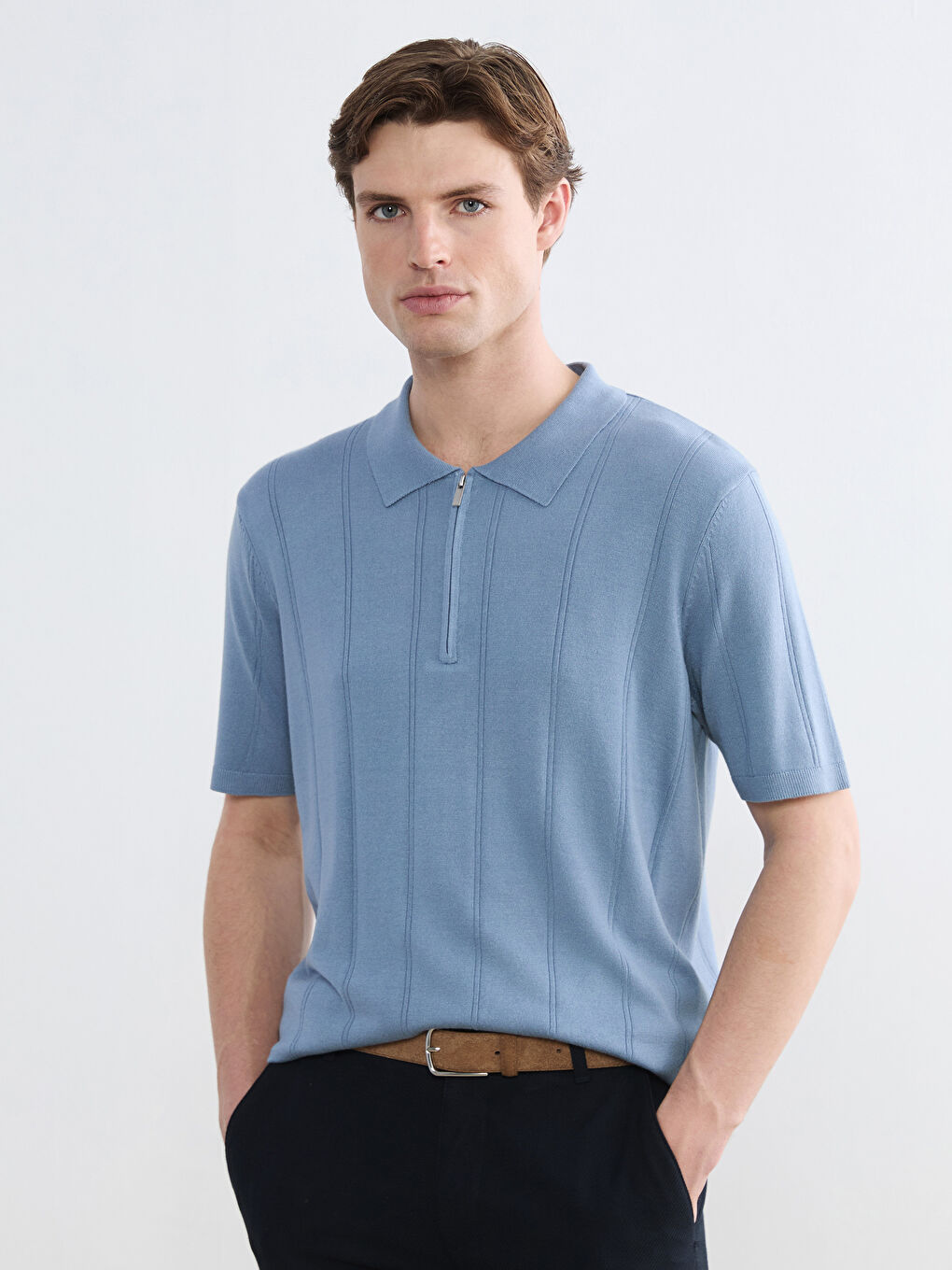 Мужской свитер с воротником поло и коротким рукавом