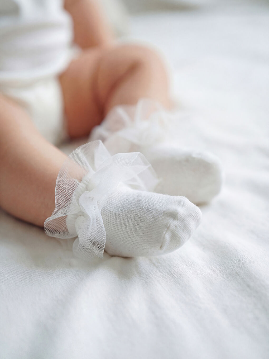 Beyaz Dantel Detaylı Kız Bebek Patik Çorap