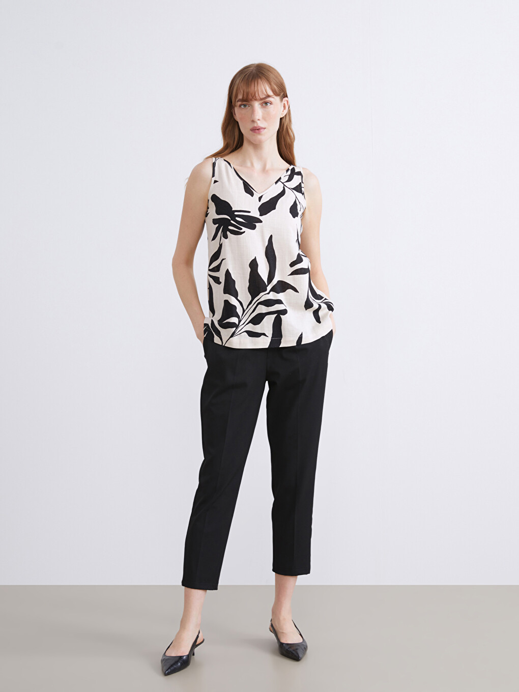 Blouse en mélange de lin à motifs avec encolure en V pour femme-3