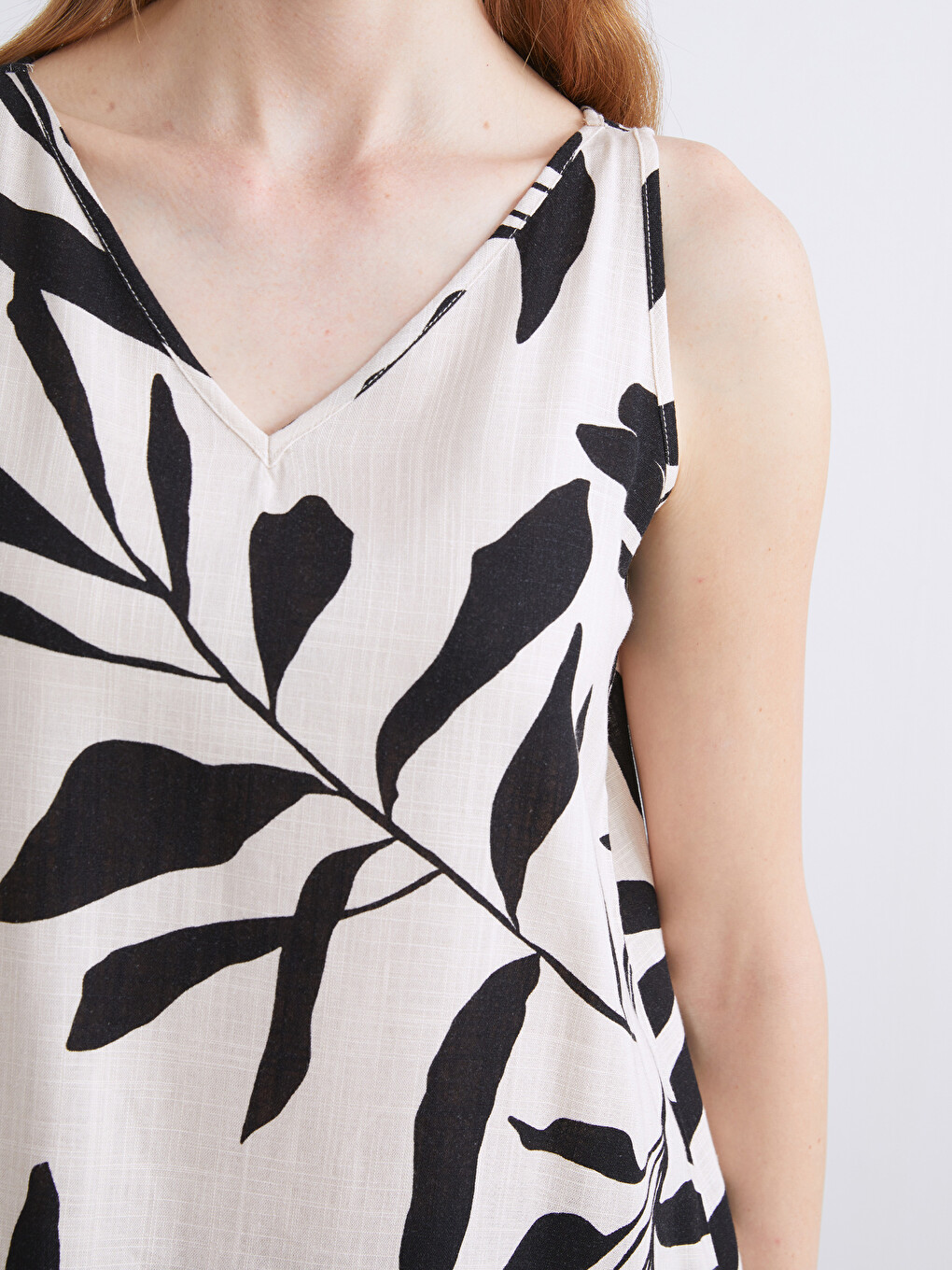 Blouse en mélange de lin à motifs avec encolure en V pour femme-5